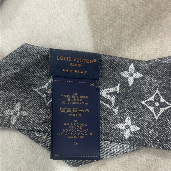 Louis Vuitton Gray Monogram Scarf/Twilly - Picture 6 of 7